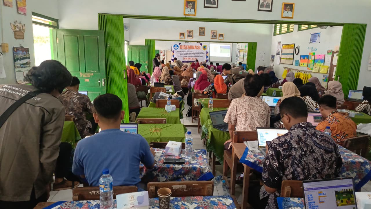 PELATIHAN PROFESIONAL GURU